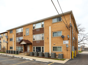 Montana Apartments in Schiller Park, IL - Building Photo - Building Photo