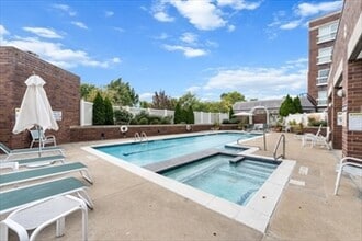 950 Massachusetts Ave, Unit 1 in Cambridge, MA - Building Photo - Building Photo
