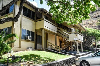 564 Hahaione St in Honolulu, HI - Building Photo - Building Photo