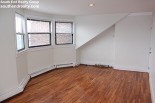 490 E Broadway, Unit #4 in Boston, MA - Building Photo