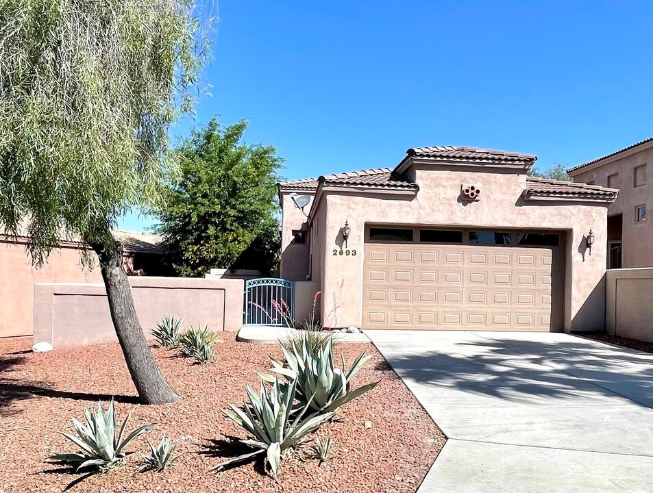 2693 Desert Flowers Dr in Bullhead City, AZ - Foto de edificio