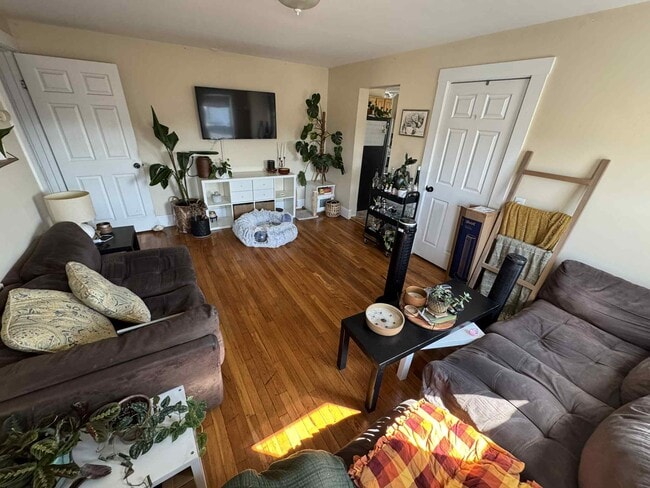 53 W 7th St, Unit 3