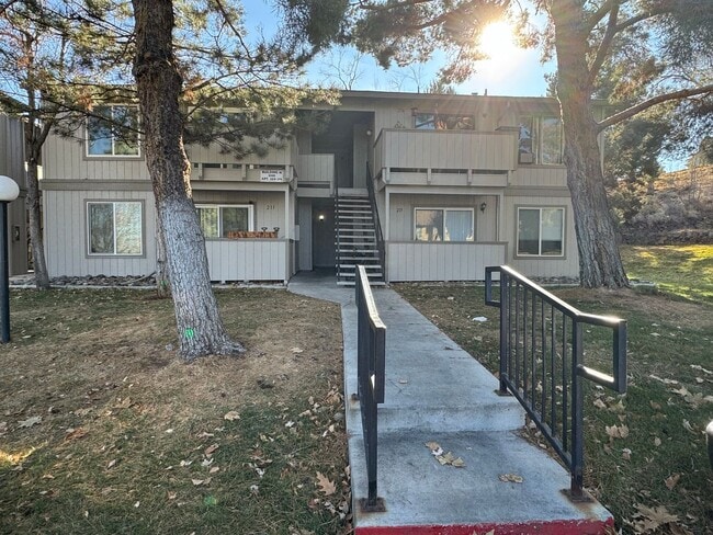3935 Clear Acre Ln in Reno, NV - Building Photo - Building Photo