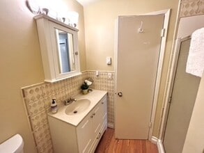 6745 SW Scholls Ferry Rd, Unit 5 in Beaverton, OR - Foto de edificio - Building Photo