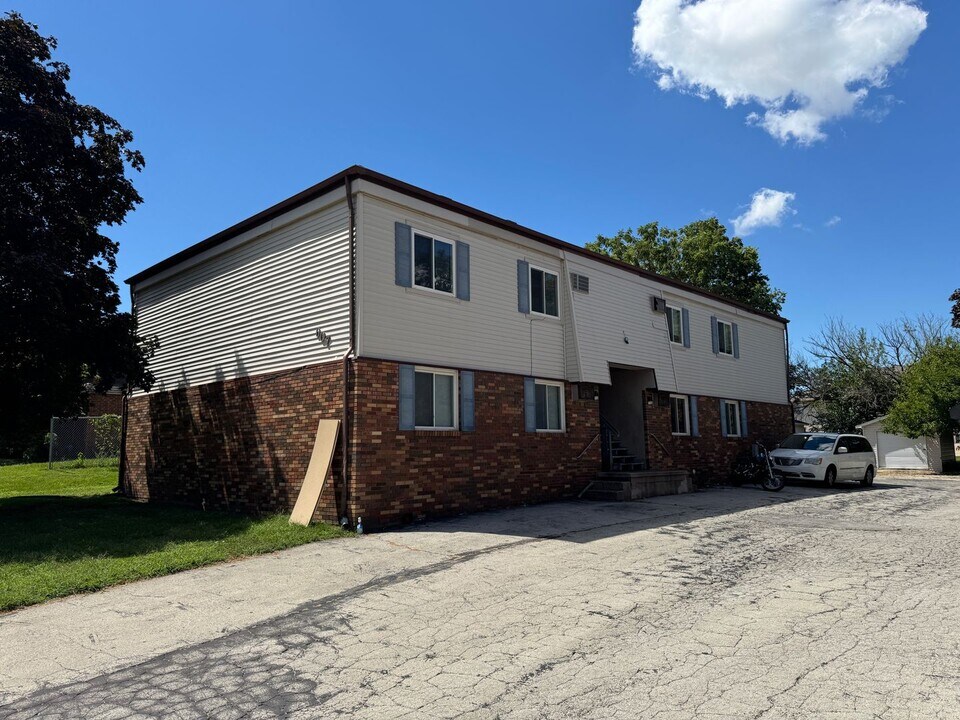 607 Hillview Dr-Unit -607 Hillview - #3 in Normal, IL - Foto de edificio