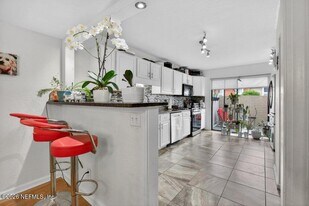 8880 Old Kings Rd S in Jacksonville, FL - Building Photo