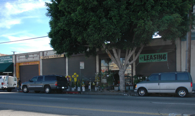 760 S San Pedro St in Los Angeles, CA - Building Photo - Building Photo