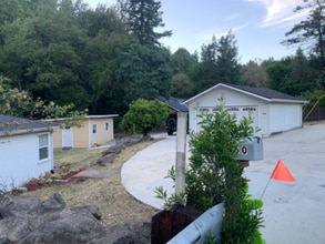 5560 Crow Canyon Rd in Castro Valley, CA - Building Photo - Building Photo