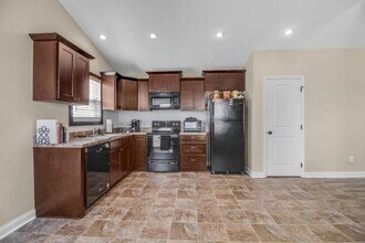 418 Lansing Ln in Bowling Green, KY - Building Photo - Building Photo