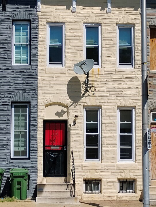 908 E Preston St in Baltimore, MD - Foto de edificio