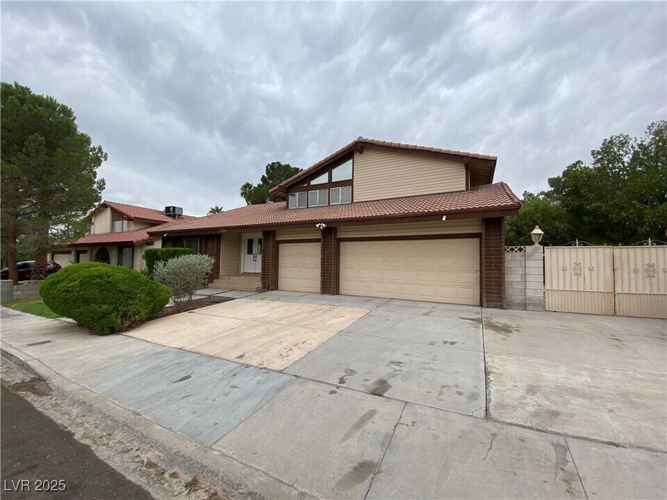 6209 O'Bannon Dr in Las Vegas, NV - Foto de edificio