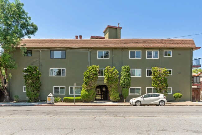 6211 Telegraph Ave, Unit #4 in Oakland, CA - Building Photo - Building Photo