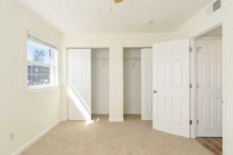 St. Andrews Apartments in St. Charles, MO - Building Photo - Interior Photo