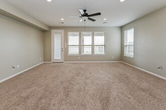 25322 Squire Knoll St in Katy, TX - Foto de edificio - Building Photo