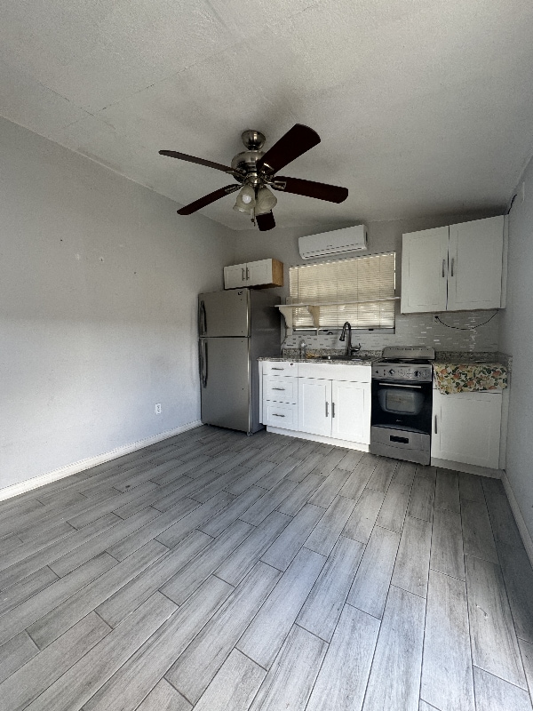 258 E 12th St, Unit FRONT RT in Hialeah, FL - Building Photo - Building Photo