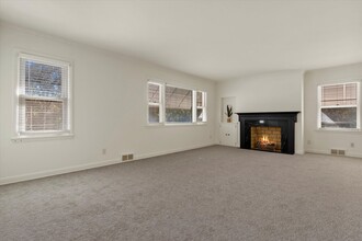 8746 Parkview Ct in Wauwatosa, WI - Building Photo - Building Photo