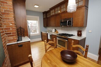 919 Beacon St, Unit 2 in Boston, MA - Foto de edificio - Building Photo