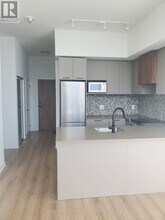 10 Lagerfeld Dr in Brampton, ON - Building Photo - Building Photo