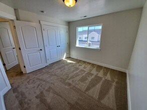 4327 W Hemsley Ln in Herriman, UT - Building Photo - Building Photo