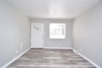 3217 Queen City Ave in Cincinnati, OH - Building Photo - Building Photo