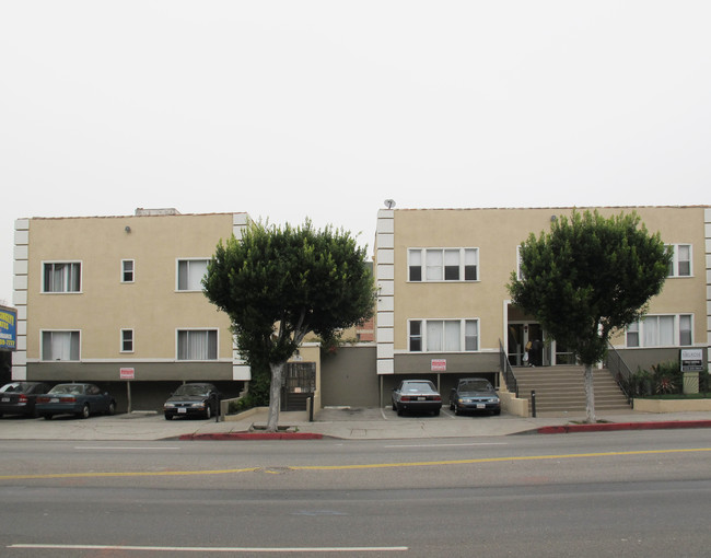 Melrose Studio Apartments in Los Angeles, CA - Building Photo - Building Photo