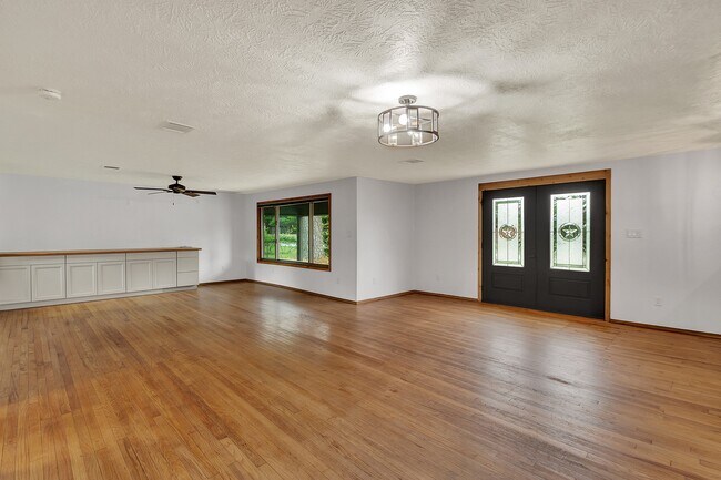 307 Carrell St in Tomball, TX - Building Photo - Building Photo