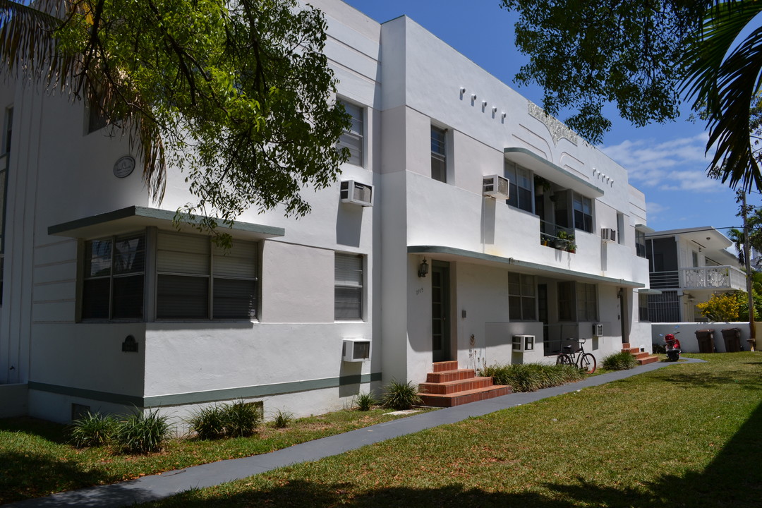 Kerryann Apartments in Miami Beach, FL - Foto de edificio