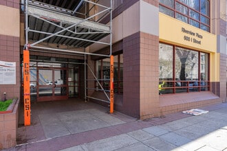 Riverview Plaza in Sacramento, CA - Building Photo - Building Photo