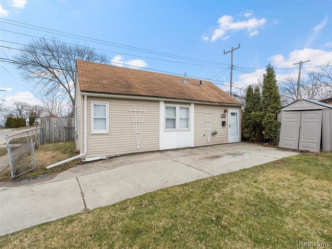 23462 Carlisle Ave in Hazel Park, MI - Building Photo - Building Photo