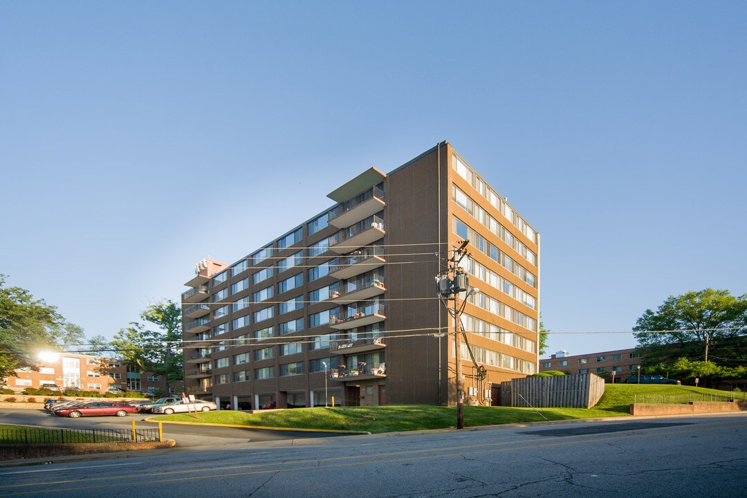 Lorcom House in Arlington, VA - Building Photo