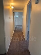 1737 E Jarvis Ave in Hazel Park, MI - Building Photo - Building Photo