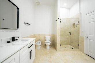 3736 NE 166th St in North Miami Beach, FL - Building Photo - Building Photo