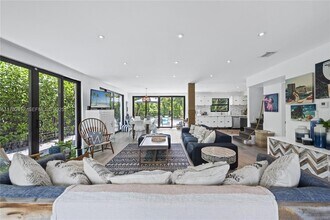 1210 NE 89th St in Miami, FL - Building Photo - Building Photo