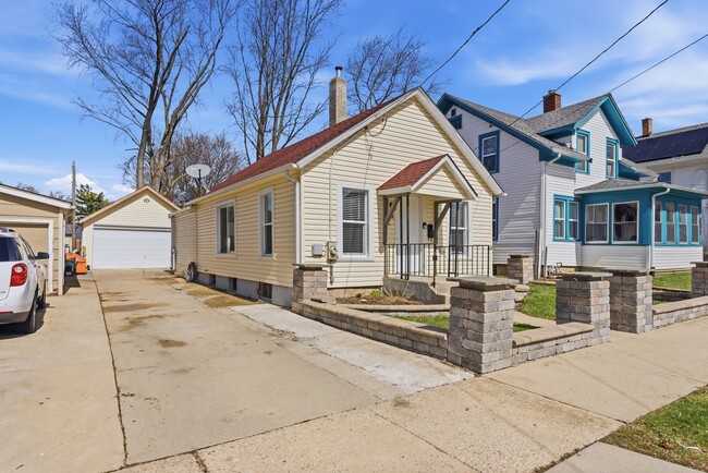 810 Superior St in Aurora, IL - Building Photo - Building Photo