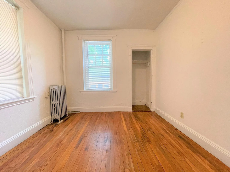 11 James St, Unit 1 in Brookline, MA - Building Photo