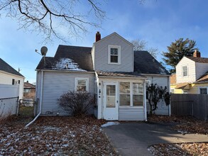 1820 33rd St in Moline, IL - Foto de edificio - Building Photo