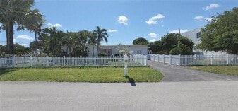 200 NW 9th St in Boca Raton, FL - Building Photo
