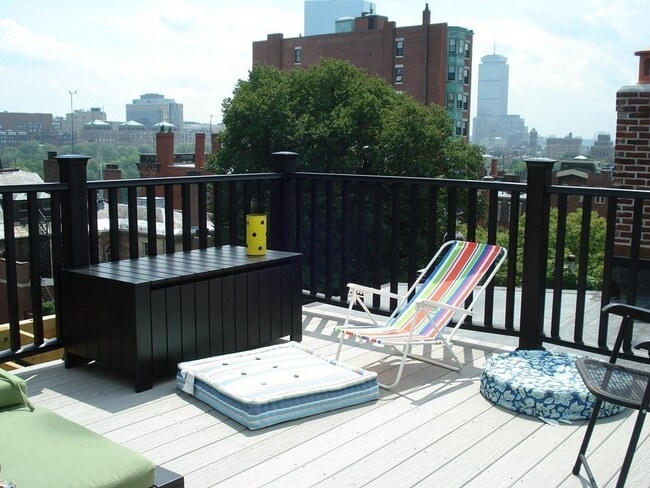 14 Chestnut St, Unit 4 in Boston, MA - Building Photo - Building Photo