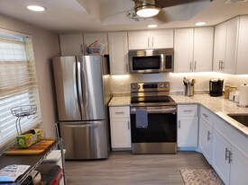 840 Virginia St, Unit 840 Virginia St. Apt 204 in Dunedin, FL - Building Photo