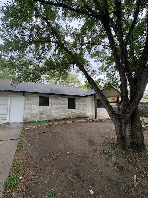 606 Guadalimar St in Lockhart, TX - Building Photo - Building Photo