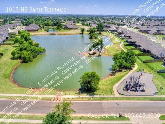1013 NE 34th Terr in Moore, OK - Building Photo - Building Photo