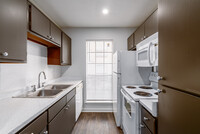 Magnolia Court in Austin, TX - Building Photo - Interior Photo