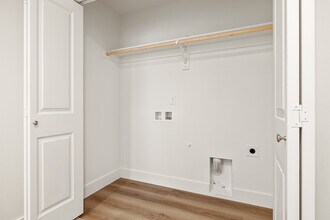 1074 S Underwood Pl in Kennewick, WA - Building Photo - Building Photo