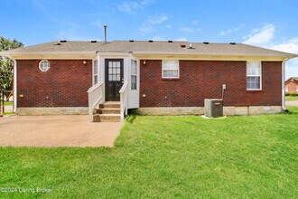 106 Drake Dr in Shepherdsville, KY - Building Photo - Building Photo