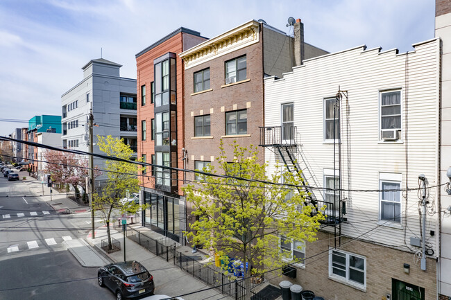 502 Jefferson St in Hoboken, NJ - Building Photo - Building Photo