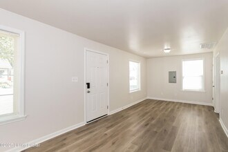 5130 Fay Ave in Louisville, KY - Building Photo - Building Photo