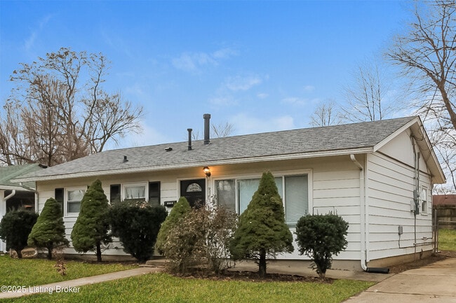 5806 Alanadale Dr in Louisville, KY - Building Photo - Building Photo