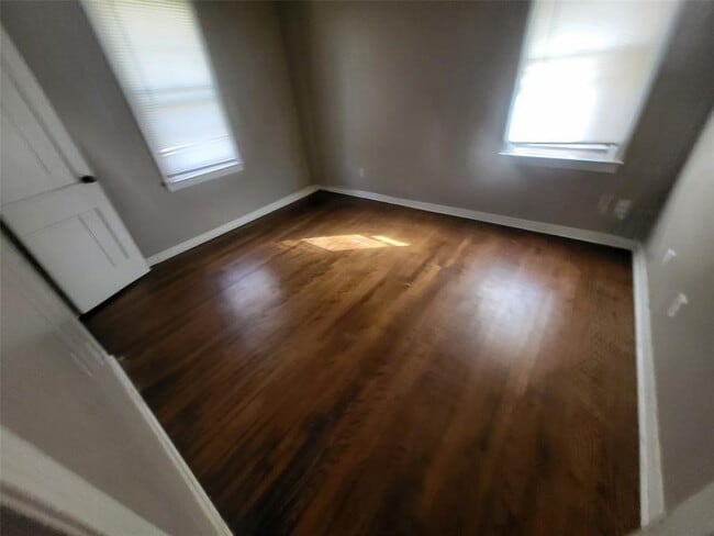 property at 3104 N Holman Ct