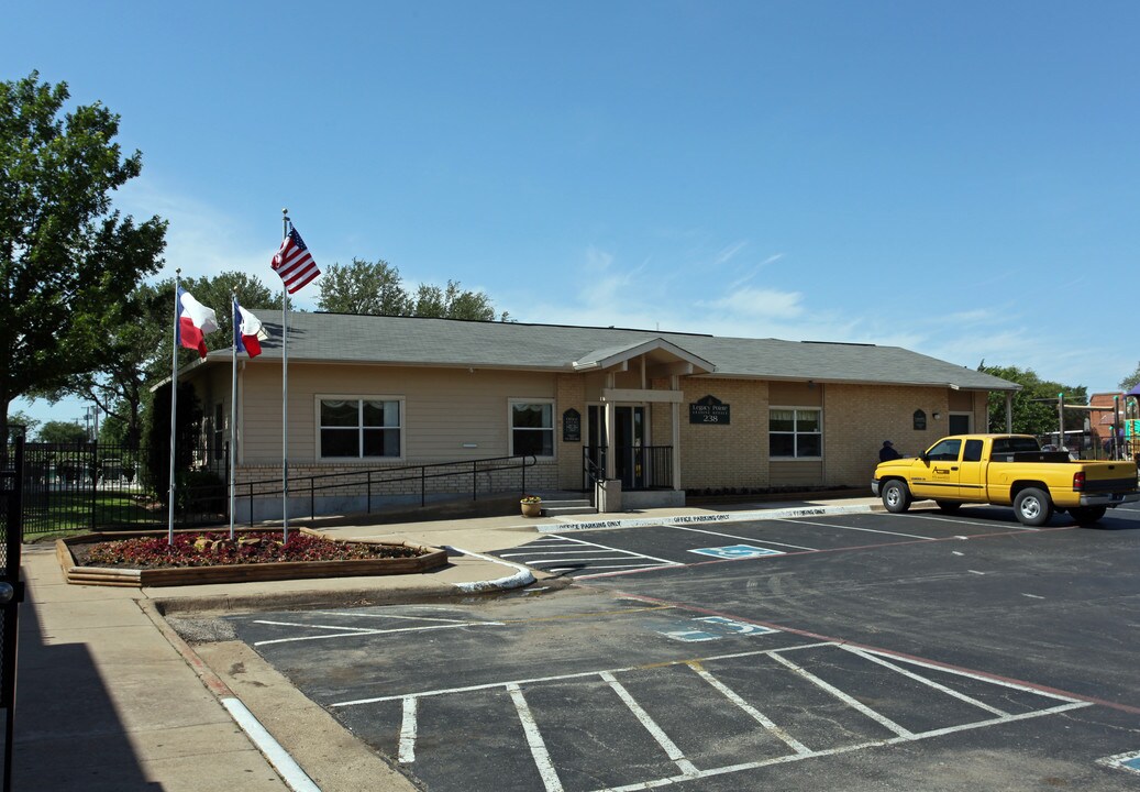 Legacy Pointe in Garland, TX - Foto de edificio