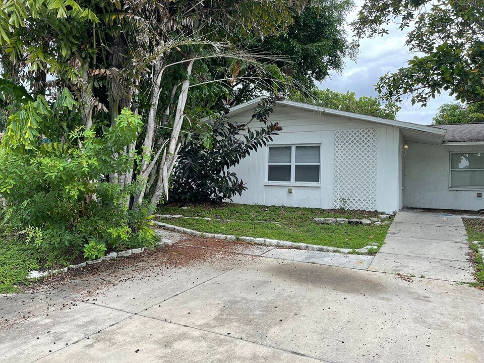 5281 Bamboo Pl in Clearwater, FL - Building Photo